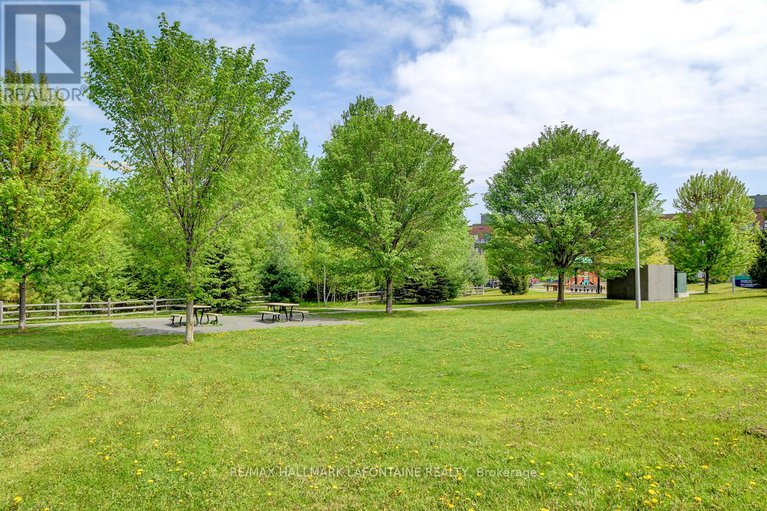 28124719/114-120-prestige-circle/chatelaine-village/ottawa/ontario/K4A1B4_33