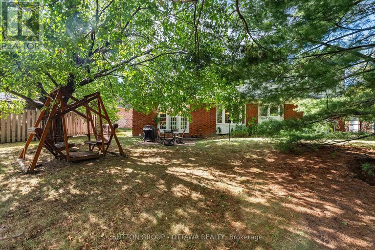 28824766/9-sundance-court/sheahan-estatestrend-village/ottawa/ontario/K2H8T4_44