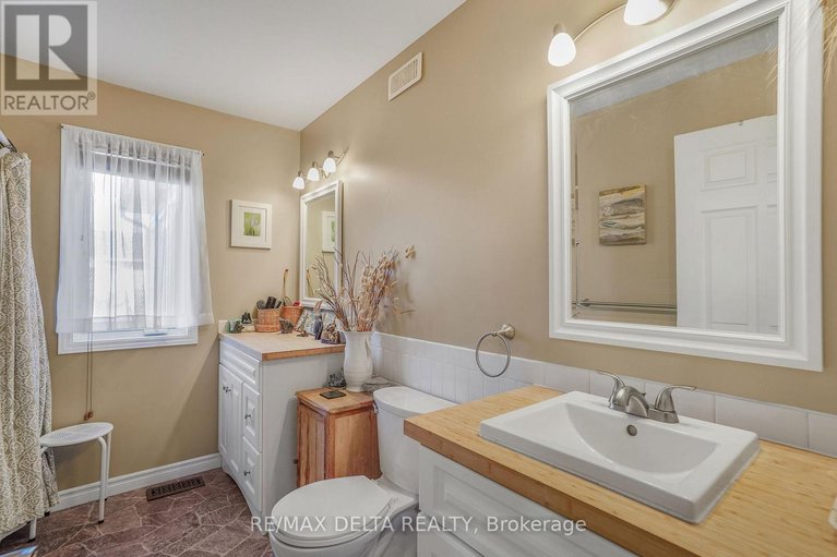 29633176/48-stephens-street/vankleek-hill/champlain/ontario/K0B1R0_19