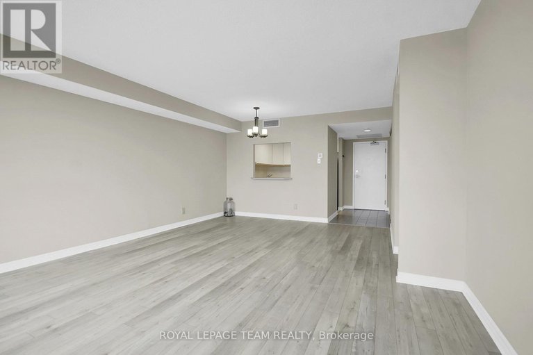 28815929/804-100-grant-carman-drive/borden-farmstewart-farmcarleton-heightsparkwood-hills/ottawa/ontario/K2E8B8_15