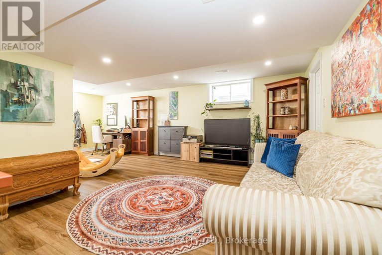 28741506/324-rustic-hills-crescent/springridgeeast-village/ottawa/ontario/K4A5A8_35