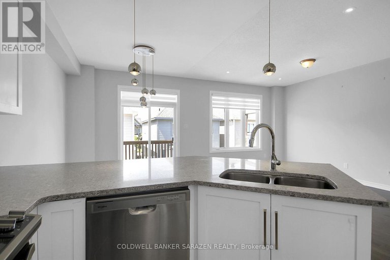 28401645/438-meadowbreeze-drive/emerald-meadowstrailwest/ottawa/ontario/K2M2T6_13