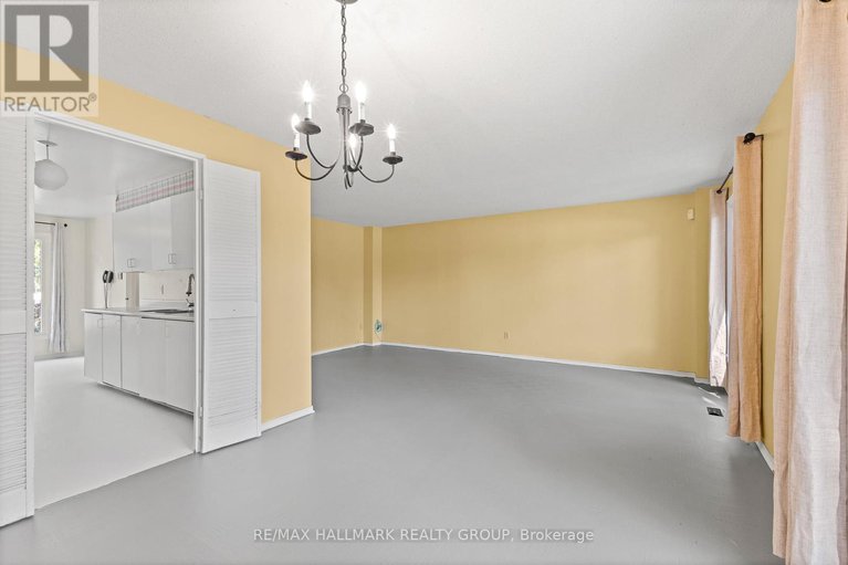 28586632/55-river-garden-private/mooneys-bayriverside-park/ottawa/ontario/K1V1M8_8