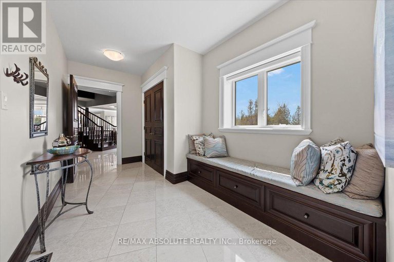 28246473/124-biltmore-crescent/btwn-franktown-rd-fallowfield-rd/ottawa/ontario/K2S2C6_23