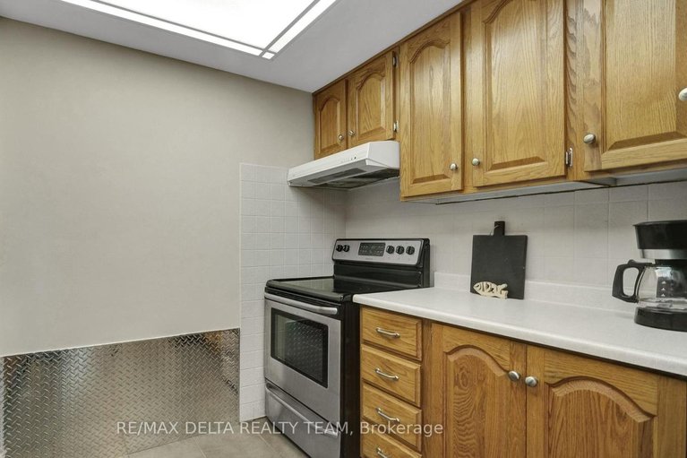 29672097/1001-555-brittany-drive/viscount-alexander-park/ottawa/ontario/K1K4C5_15