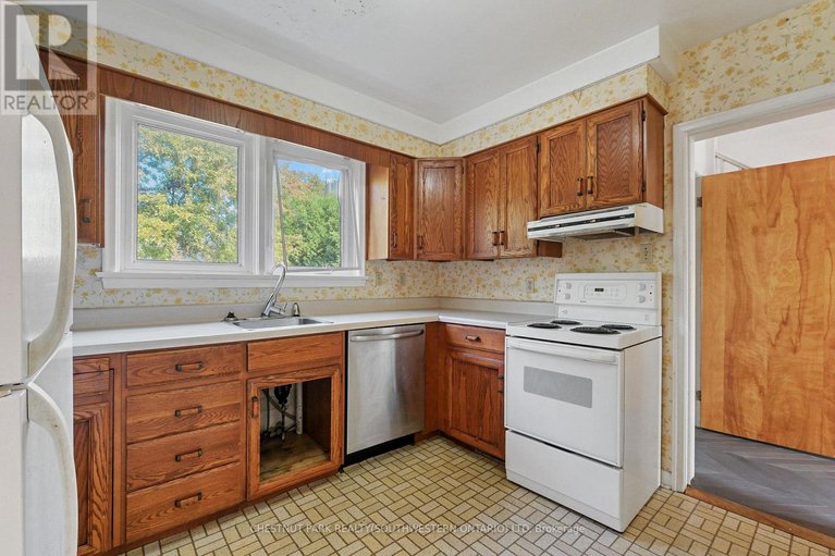 29207930/809-smyth-road-n/elmvale-acres/ottawa/ontario/K1G1P2_11