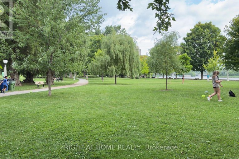 28610658/109-sweetland-avenue/sandy-hill/ottawa/ontario/K1N7V1_28