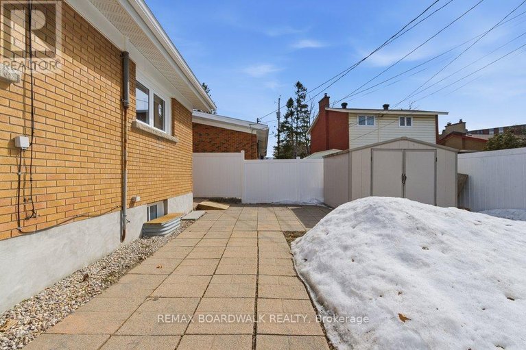 29567574/1274-maitland-avenue/copeland-park/ottawa/ontario/K2C2C6_32