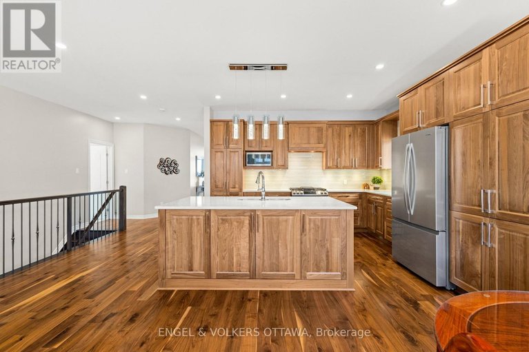 29636459/865-tewin-circle/camelot/ottawa/ontario/K4A1K1_12