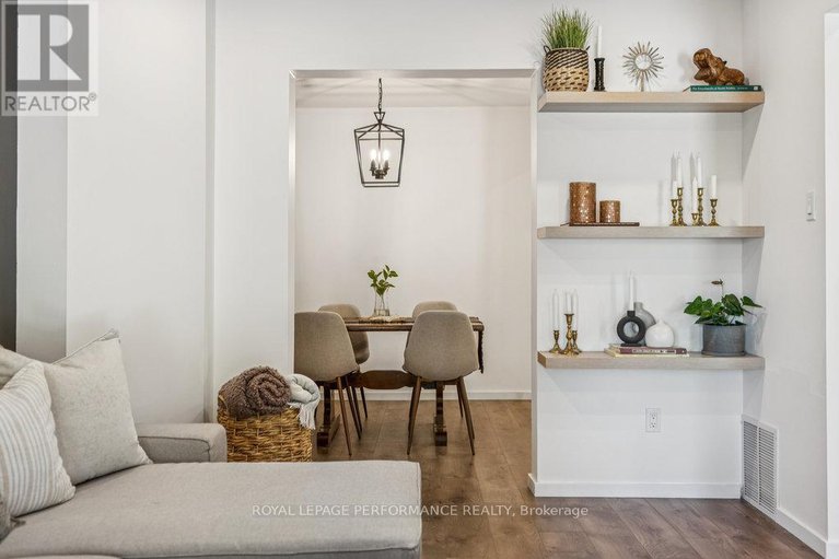 28749249/68-1732-shamandura-lane/orleanssunridge/ottawa/ontario/K1C6Z9_13