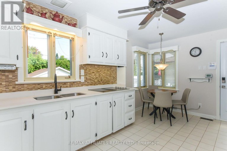 29123494/323-fullerton-avenue/overbrookcastle-heights/ottawa/ontario/K1K1K2_36