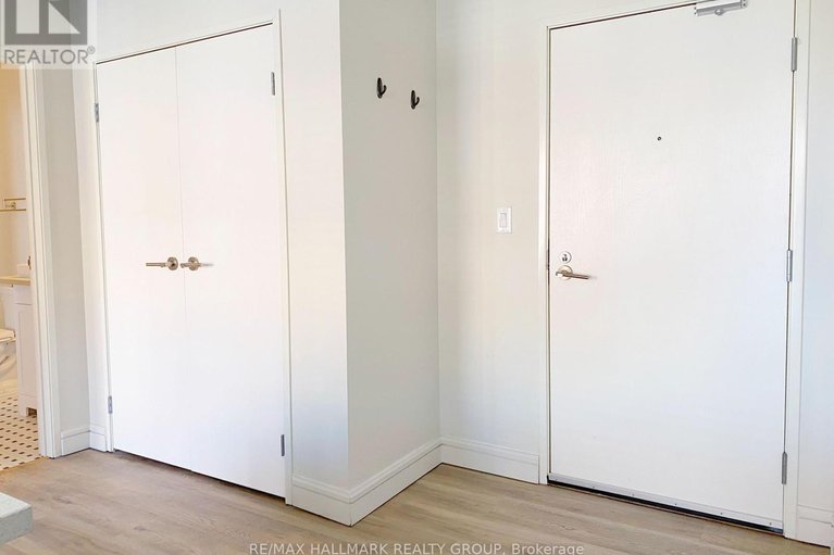 29651496/208-555-anand-private/riverside-park-south/ottawa/ontario/K1V2R7_5