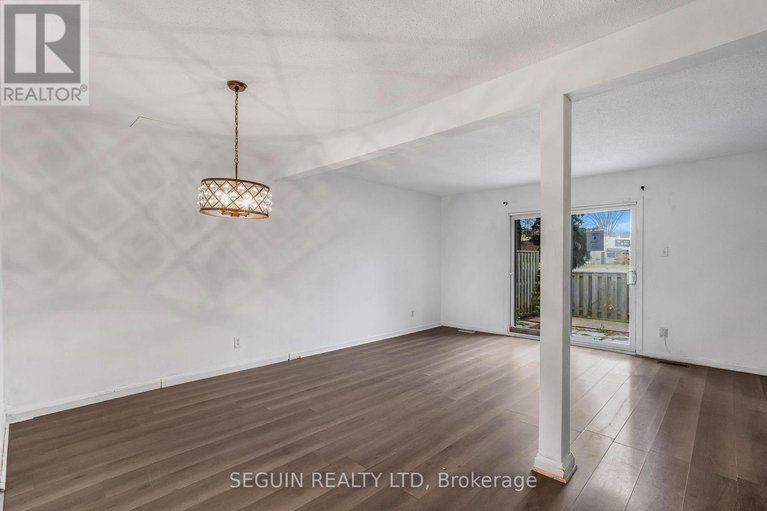 29101231/6138-brookside-lane/convent-glen-south/ottawa/ontario/K1C2K7_12