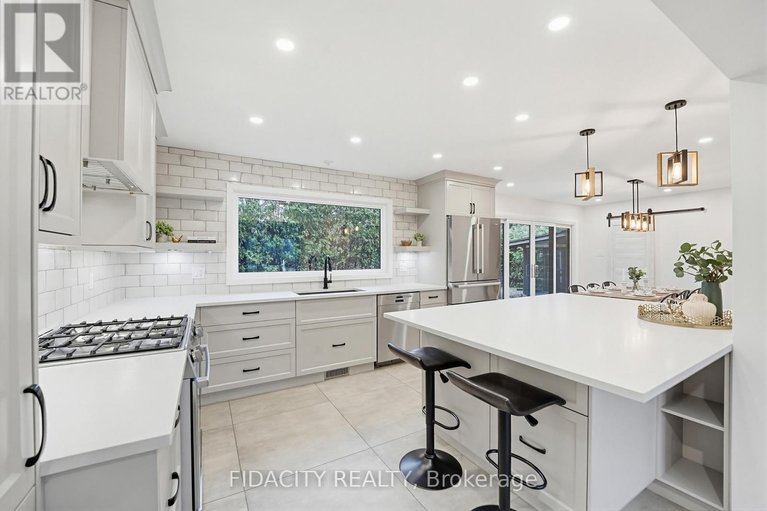 29608674/7-gagnon-court/beaverbrook/ottawa/ontario/K2K1A7_16