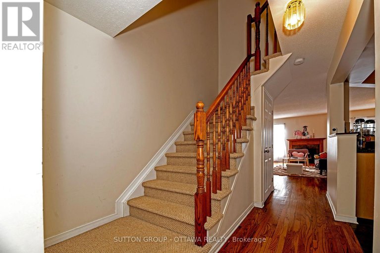 29530917/110-chartley-private/ridgemont/ottawa/ontario/K1V2J6_5