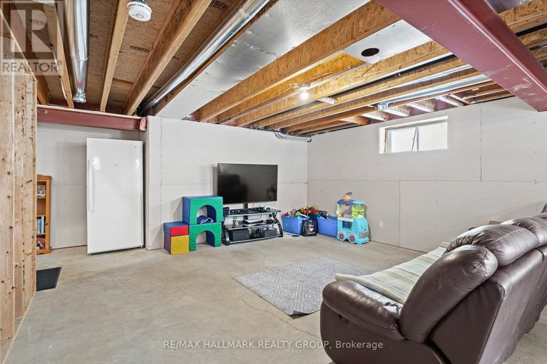 29521538/293-central-park/village-of-russell/russell/ontario/K4R0G2_35