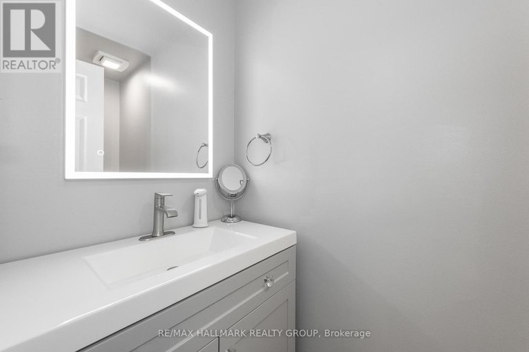 29126203/1803-lamoureux-drive/queenswood-heights-south/ottawa/ontario/K1E2H3_5