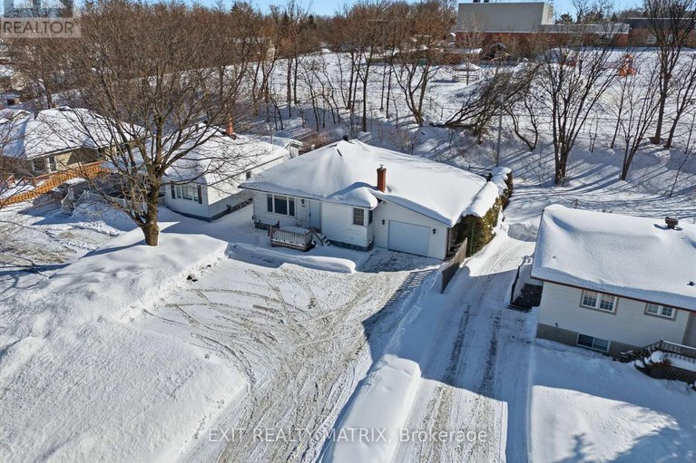 29373257/5811-highway-34-road/vankleek-hill/champlain/ontario/K0B1R0_32