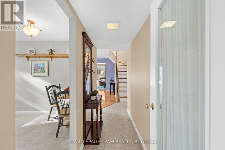 29528720/7942-decarie-drive/orleans-wood/ottawa/ontario/K1C2K3_2