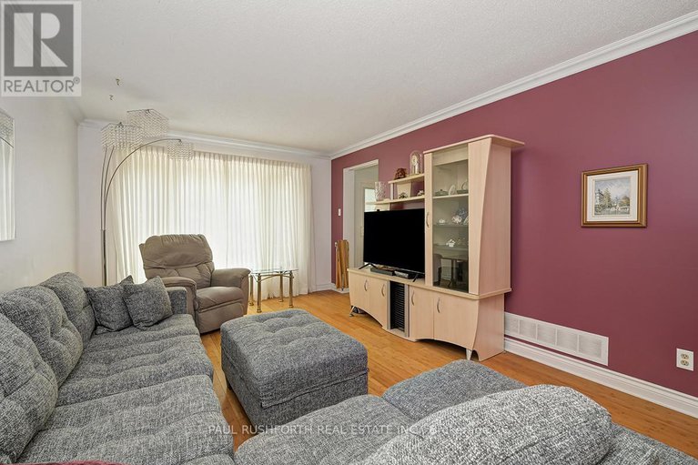 28485163/6146-oak-meadows-drive/chapel-hill/ottawa/ontario/K1C7G7_4
