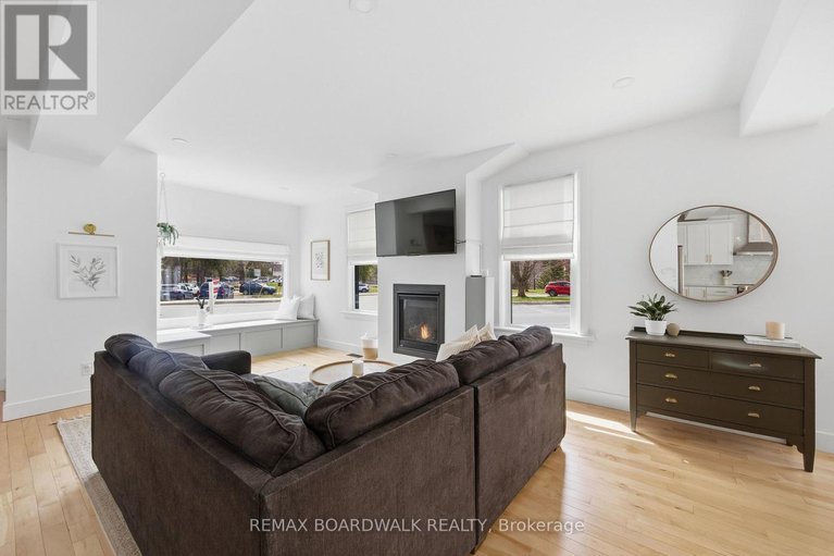 29643946/62-craig-street/village-of-russell/russell/ontario/K4R1A2_8