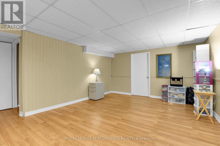 29673888/401-phoenix-crescent/bilberry-creekqueenswood-heights/ottawa/ontario/K1E1V6_26