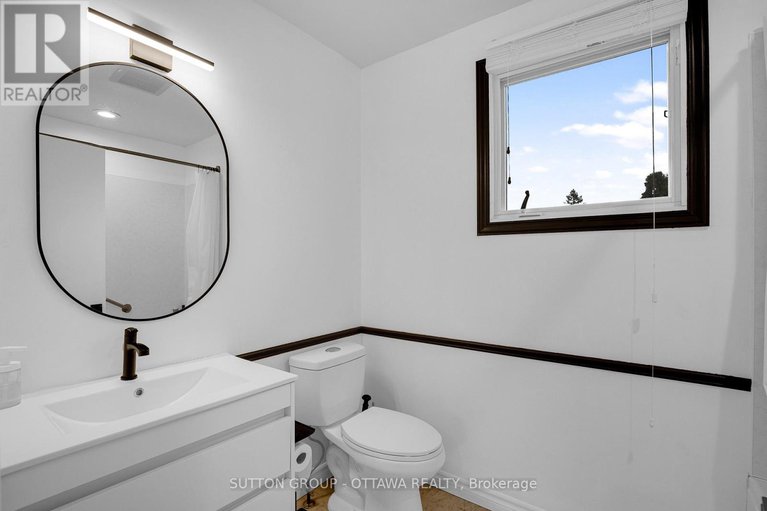 28535998/13-weatherwood-crescent/pineglencountry-place/ottawa/ontario/K2E7C5_29