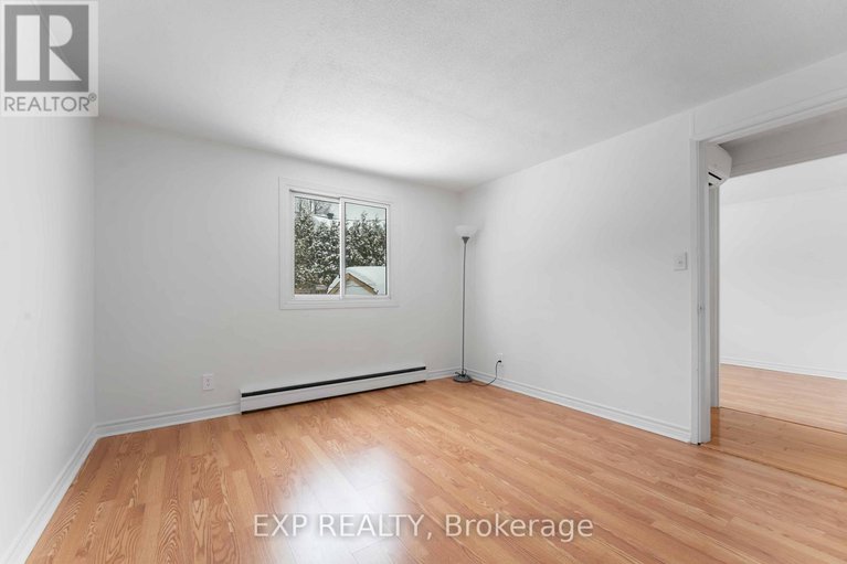 29305103/303-amiens-street/bilberry-creekqueenswood-heights/ottawa/ontario/K1E1N3_17