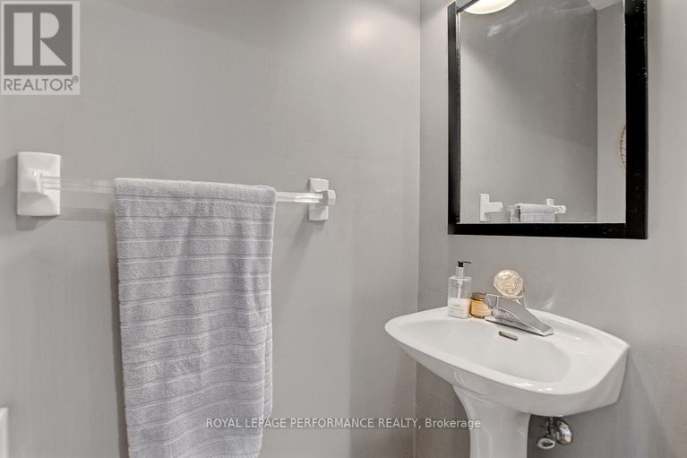 29463580/19-columbus-avenue/overbrook/ottawa/ontario/K1K1R2_18