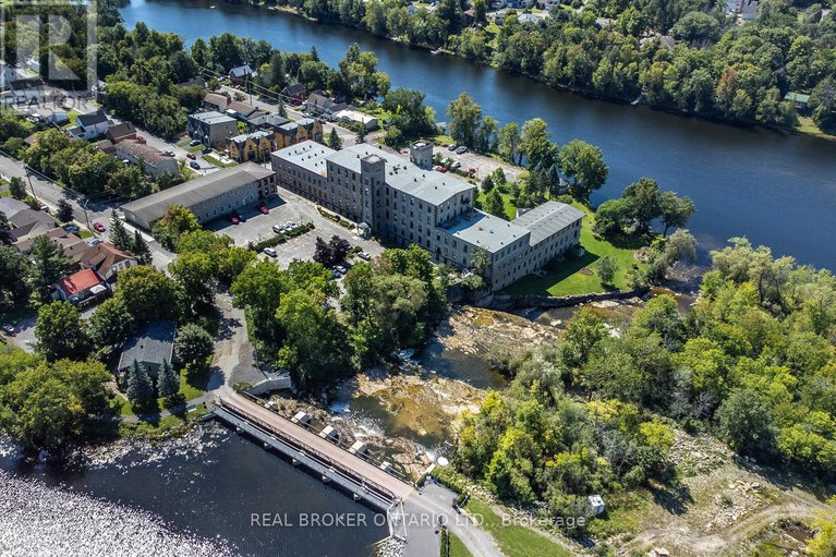 29093945/6-1-rosamond-street-e/almonte/mississippi-mills/ontario/K0A1A0_33