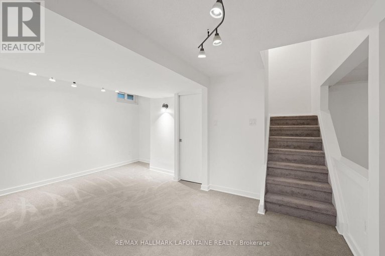 29082379/303-mockingbird-drive/chatelaine-village/ottawa/ontario/K1E2A4_25