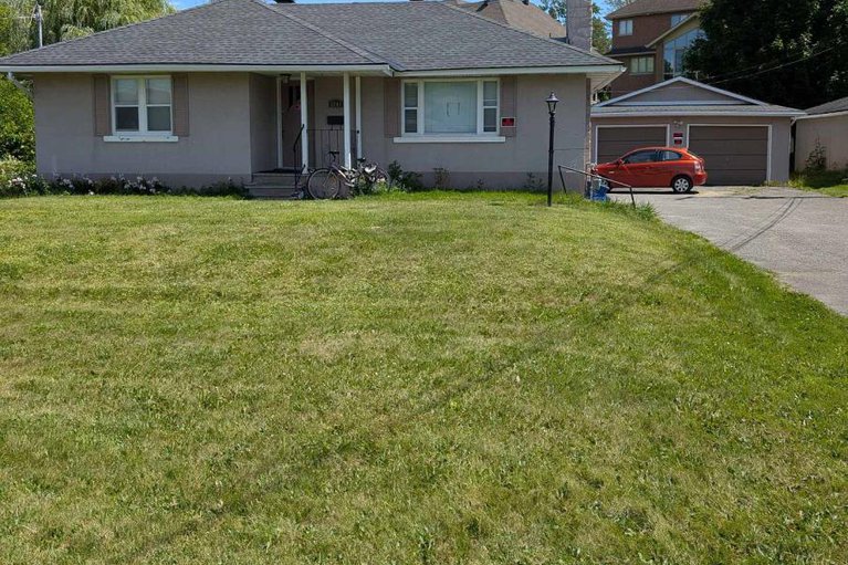 28677372/3243-riverside-drive/mooneys-bayrevelstoke/ottawa/ontario/K1V8N8_1