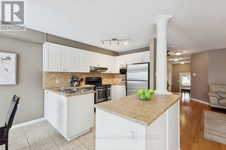 29402071/303-bryarton-street/chapel-hill/ottawa/ontario/K1C7R5_11