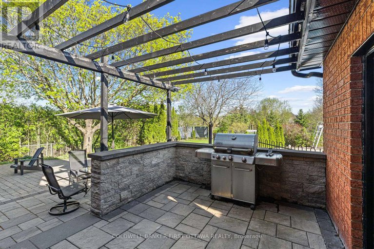 28399628/1379-potter-drive/manotick-village-manotick-estates/ottawa/ontario/K4M1C3_45