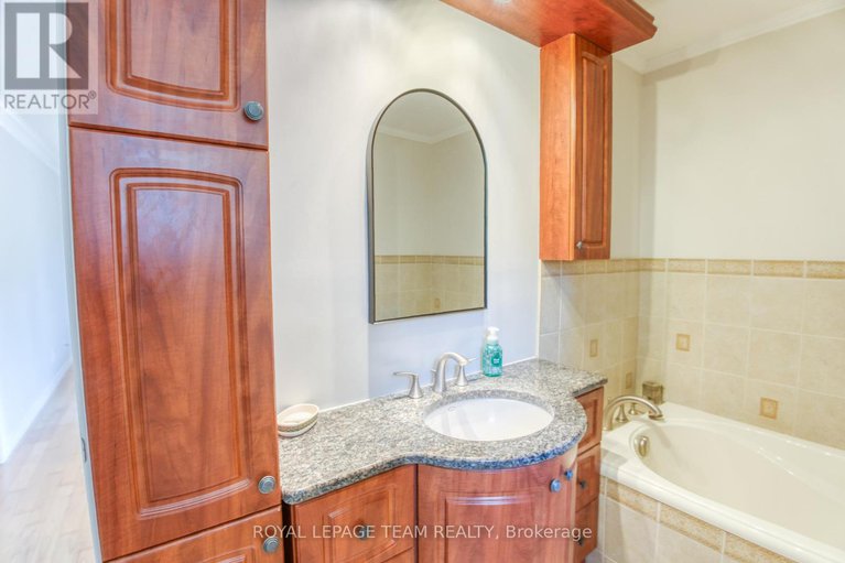 28854199/8-huntsman-crescent/bridlewood/ottawa/ontario/K2M1J2_25