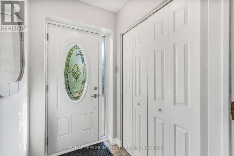 28899547/13-elm-avenue/village-of-russell/russell/ontario/K4R1B3_3