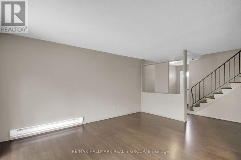 28471405/41-grady-crescent/sheahan-estatestrend-village/ottawa/ontario/K2H5S2_9