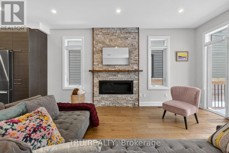 29420434/839-riddell-avenue-n/mckellar-heightsglabar-park/ottawa/ontario/K2K1X7_14