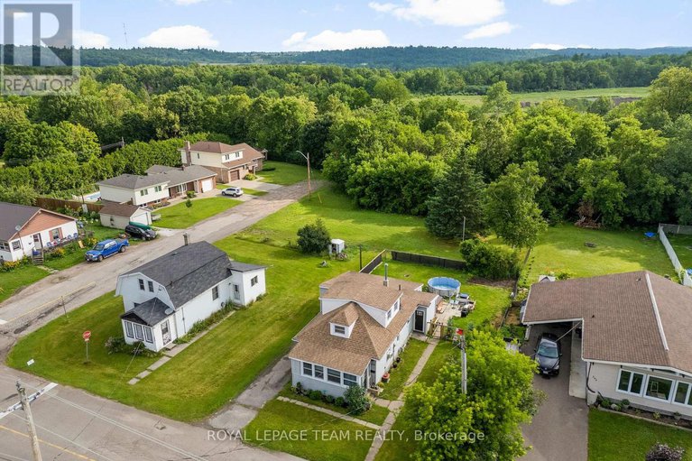 28157446/253-mclean-street/renfrew/renfrew/ontario/K7V1A9_22