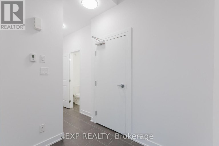 28765726/827-silhouette-private/cedargrovefraserdale/ottawa/ontario/K2J4S3_7