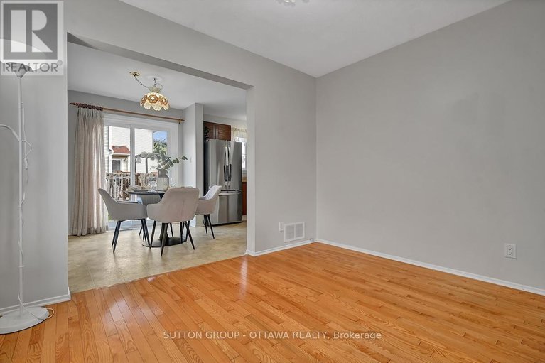 29123796/1540-bourcier-drive/bilberry-creekqueenswood-heights/ottawa/ontario/K1E3J2_13