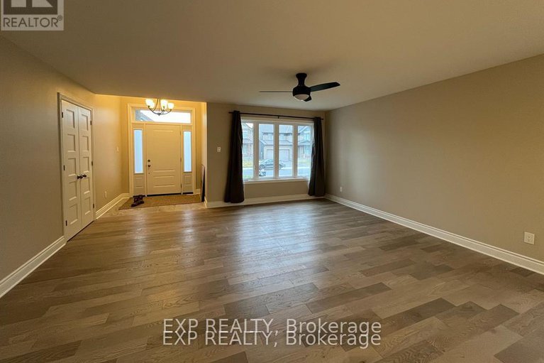28364468/53-craig-street/village-of-russell/russell/ontario/K4R1A6_2
