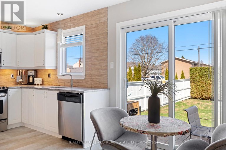 29633987/5520-bridlewood-court/iroquois/south-dundas/ontario/K0E1K0_5