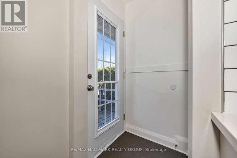 29670694/1138-sherman-drive/bel-air-heights/ottawa/ontario/K2C2M4_34