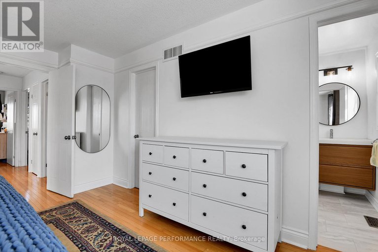29392513/710-hancock-crescent/fallingbrookridgemount/ottawa/ontario/K4A3M9_17