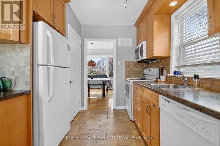 29397615/1235-erie-avenue/ridgemont/ottawa/ontario/K1V6G5_17