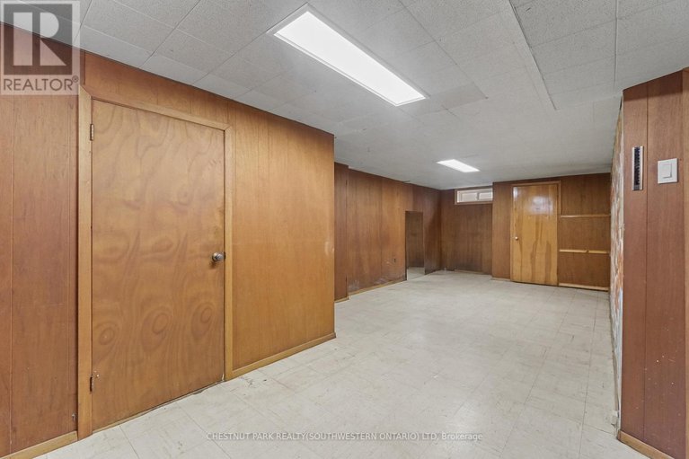 28850275/809-smyth-road-n/elmvale-acres/ottawa/ontario/K1G1P2_25