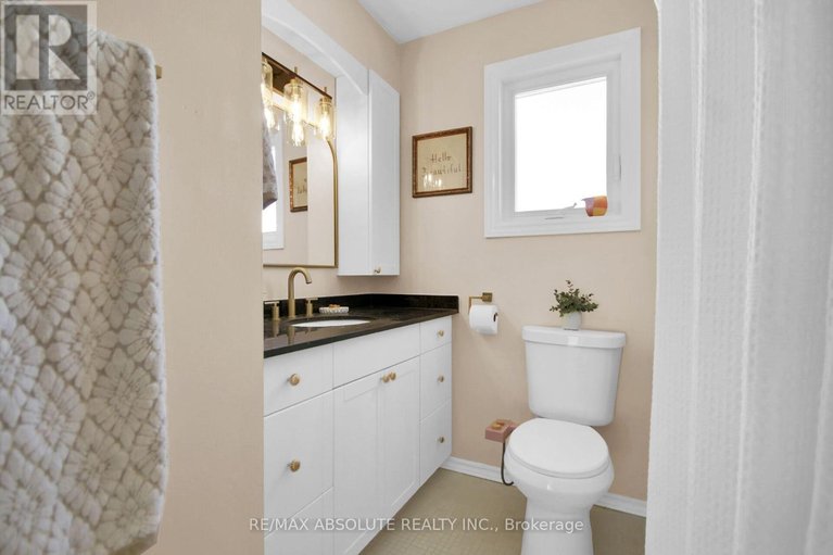 29532776/294-turnstone-court/chatelaine-village/ottawa/ontario/K1E2V2_33