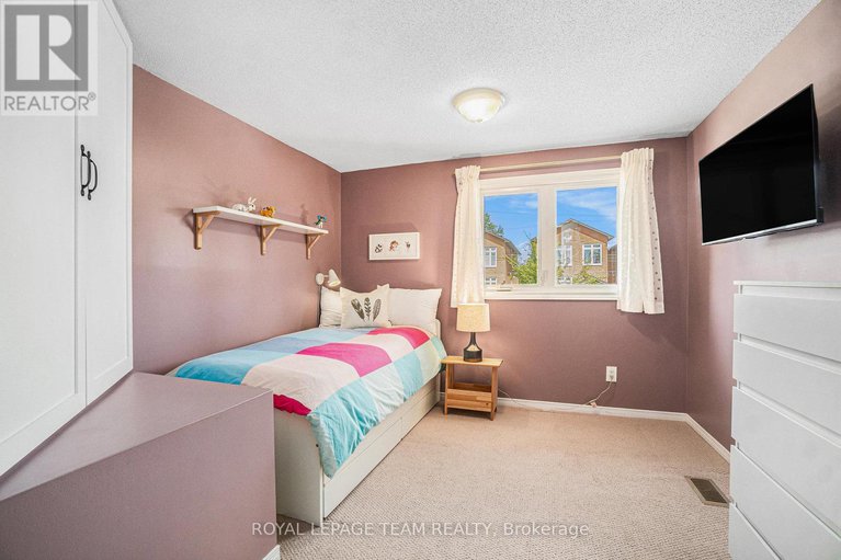 28648359/1352-maxime-street/pineview/ottawa/ontario/K1B3L1_22