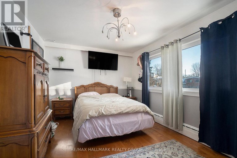28569647/1053-chelsea-drive/viscount-alexander-park/ottawa/ontario/K1K0M7_28